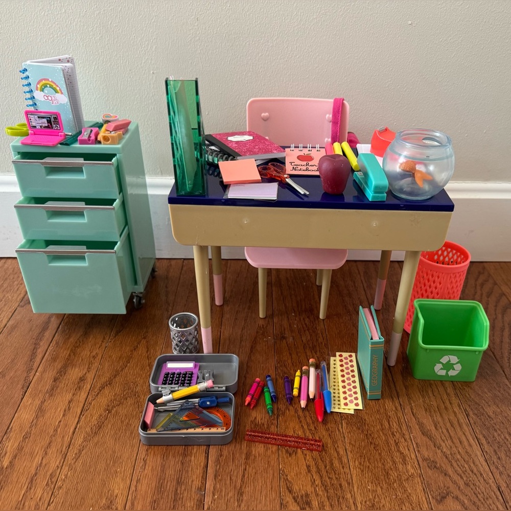 LIKE NEW - Our Generation School Set